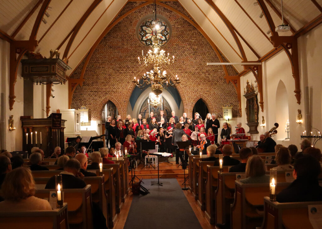 Partille kammarorkester och körer under Julens Sånger 2024 i Jonsereds kyrka