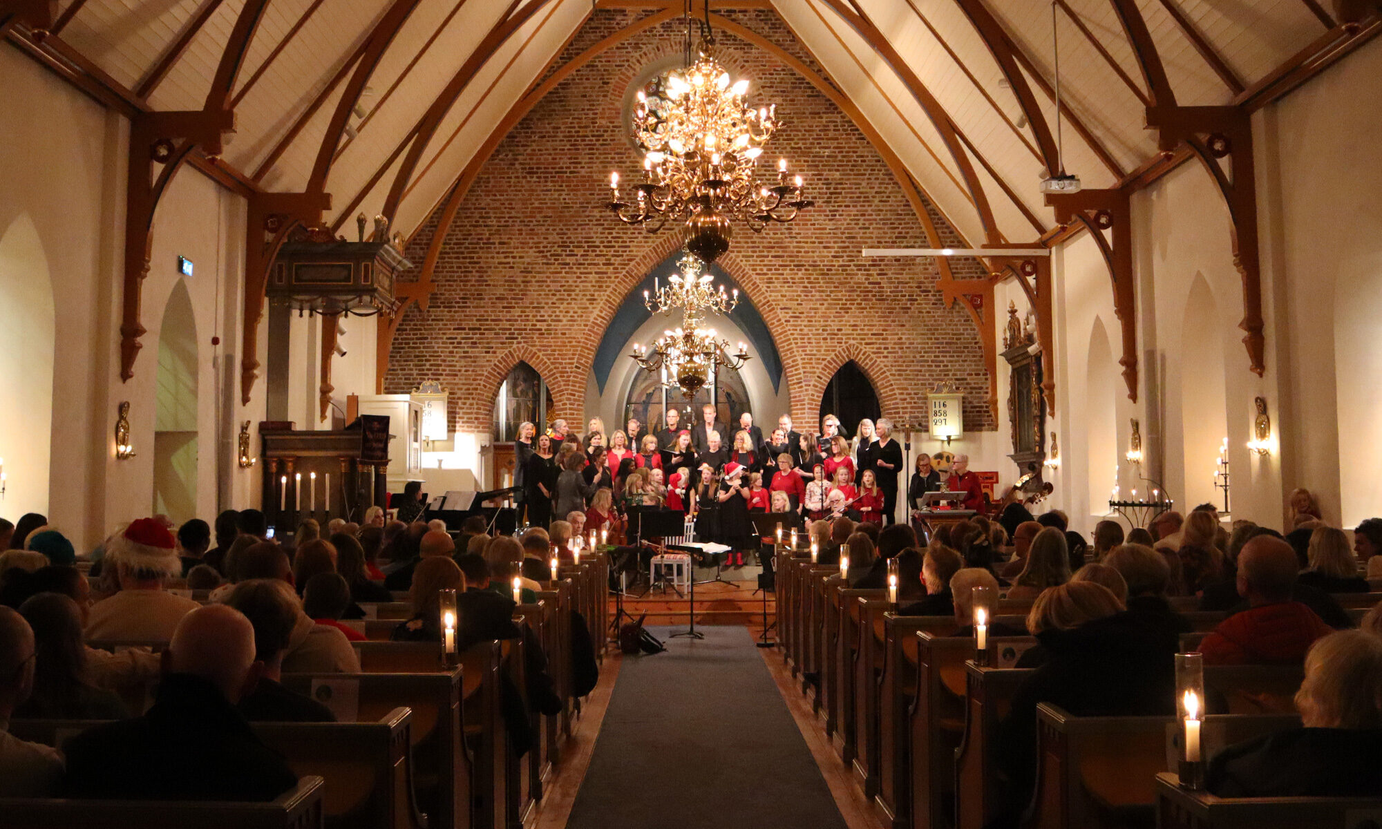 Partille kammarorkester och körer under konsert "Julens Sånger" i Jonsereds kyrka 2024