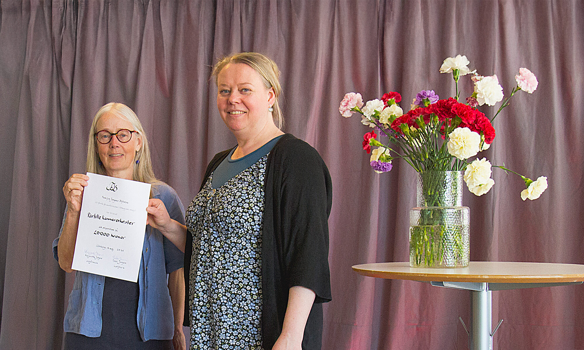 Ingeborg Palmér och Bodil Brehmer från Partille Kammarorkester under stipendeutdelning av Familjen Jungens Stiftelse 2025.