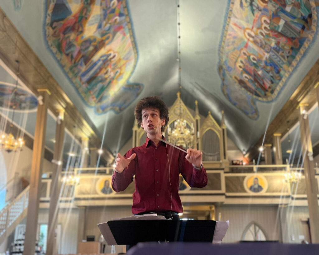 Dirigent Friedemann Prager i Skallsjö Kyrka